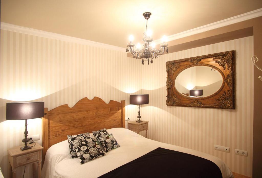 Apartamentos Alcoba De Baco Barbastro Room photo